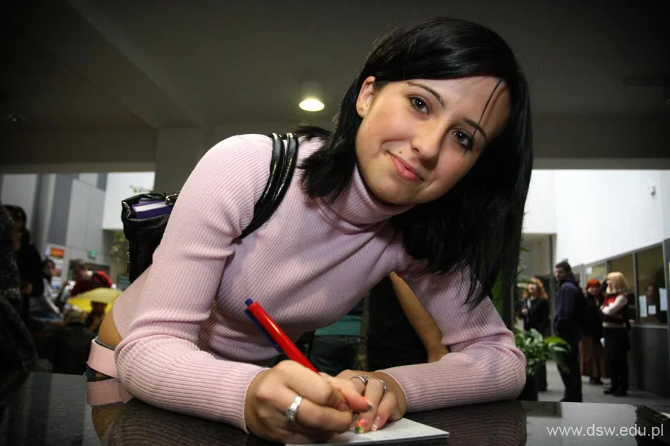 Dolnośląska Szkoła Wyższa — materiał ilustracyjny