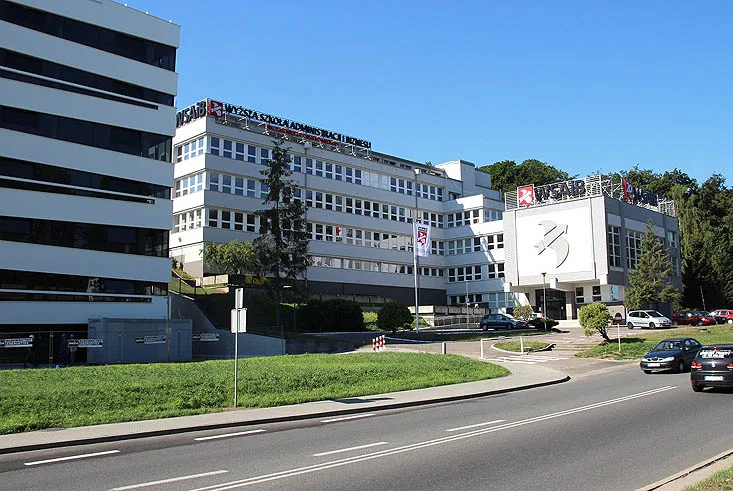 Wyższa Szkoła Administracji i Biznesu im. Eugeniusza Kwiatkowskiego WSAiB — materiał ilustracyjny
