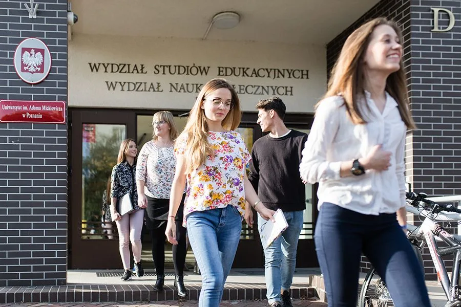 Uniwersytet im. Adama Mickiewicza w Poznaniu UAM — materiał ilustracyjny