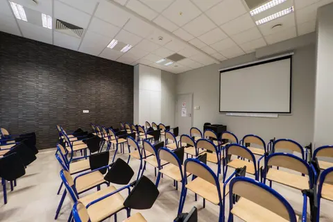 Sala dydaktyczna. Wyższa Szkoła Inżynierii i Zdrowia w Warszawie