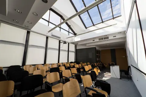 Sala dydaktyczna. Wyższa Szkoła Inżynierii i Zdrowia w Warszawie