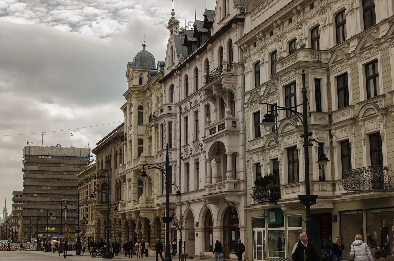 Społeczna Akademia Nauk SAN — materiał ilustracyjny