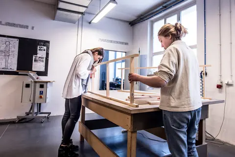 School of Form - Warsztat stolarski