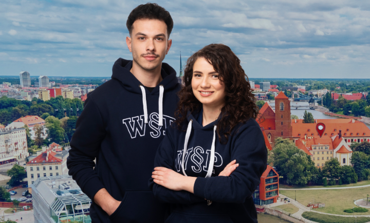 Studenci WSP na tle panoramy Wrocławia