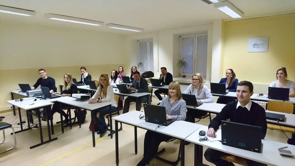 Warszawska Szkoła Zarządzania - Szkoła Wyższa — materiał ilustracyjny