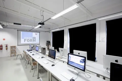 School of Form - Laboratorium komputerowe