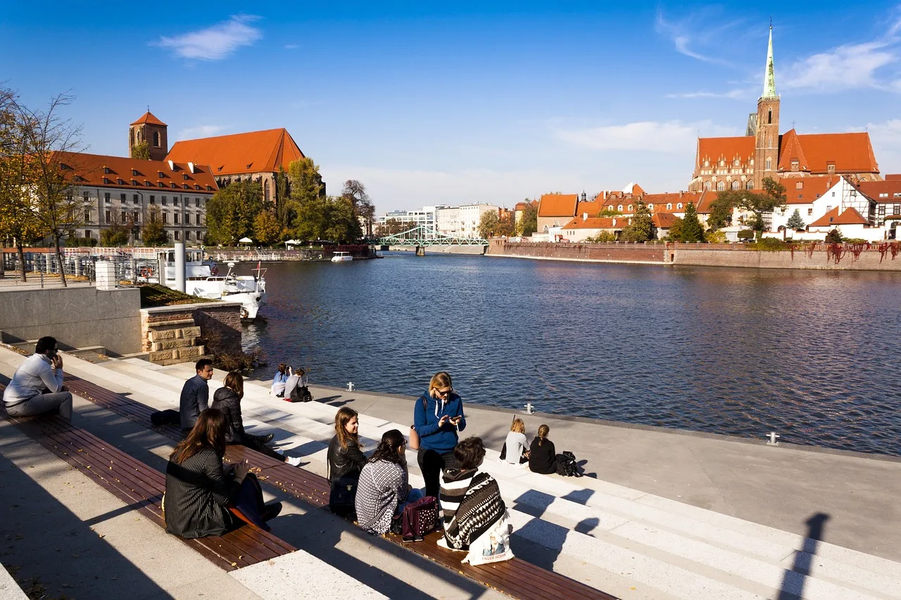 Uczelnia Biznesu i Nauk Stosowanych VARSOVIA filia we Wrocławiu — materiał ilustracyjny