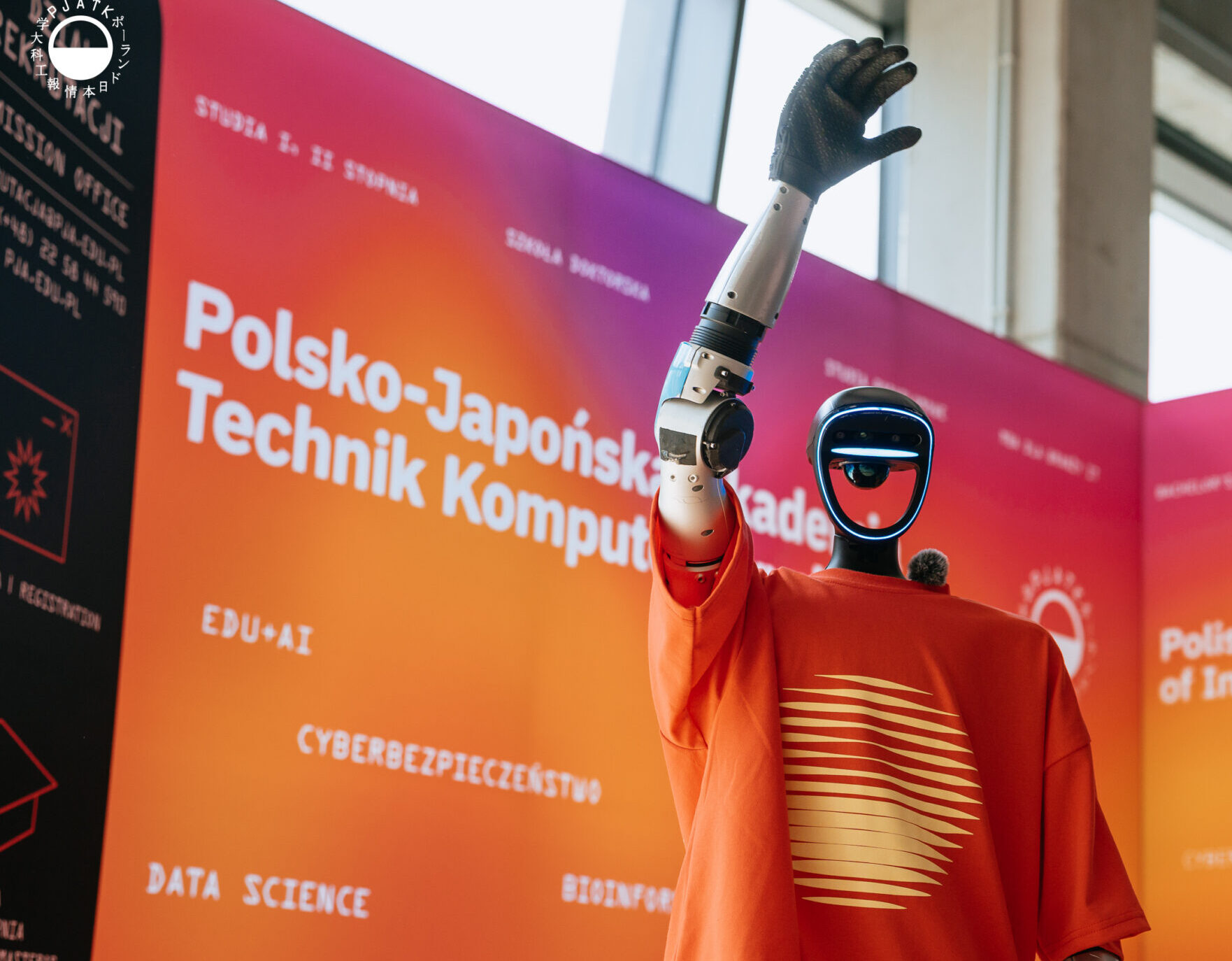 Robot prezentowany przez PJATK w Warszawie