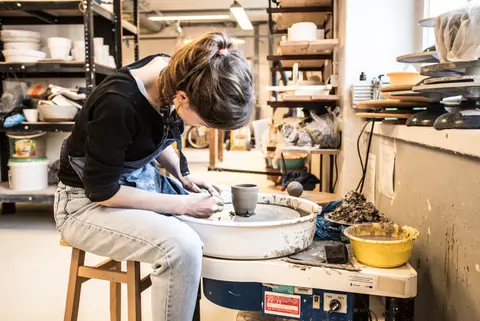 School of Form - Pracownia ceramiczna